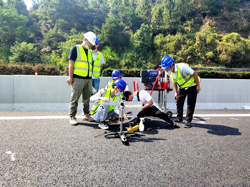 吉康改擴建C1標率先完成全線首段主線路基、路面分段交工驗收 (1)